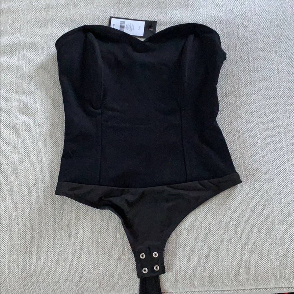 Sleeveless body suit